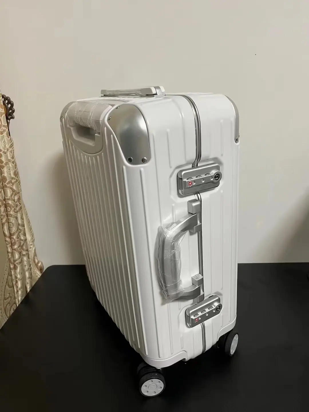 RIMOWA Hybrid 机舱箱 55X40X23cm