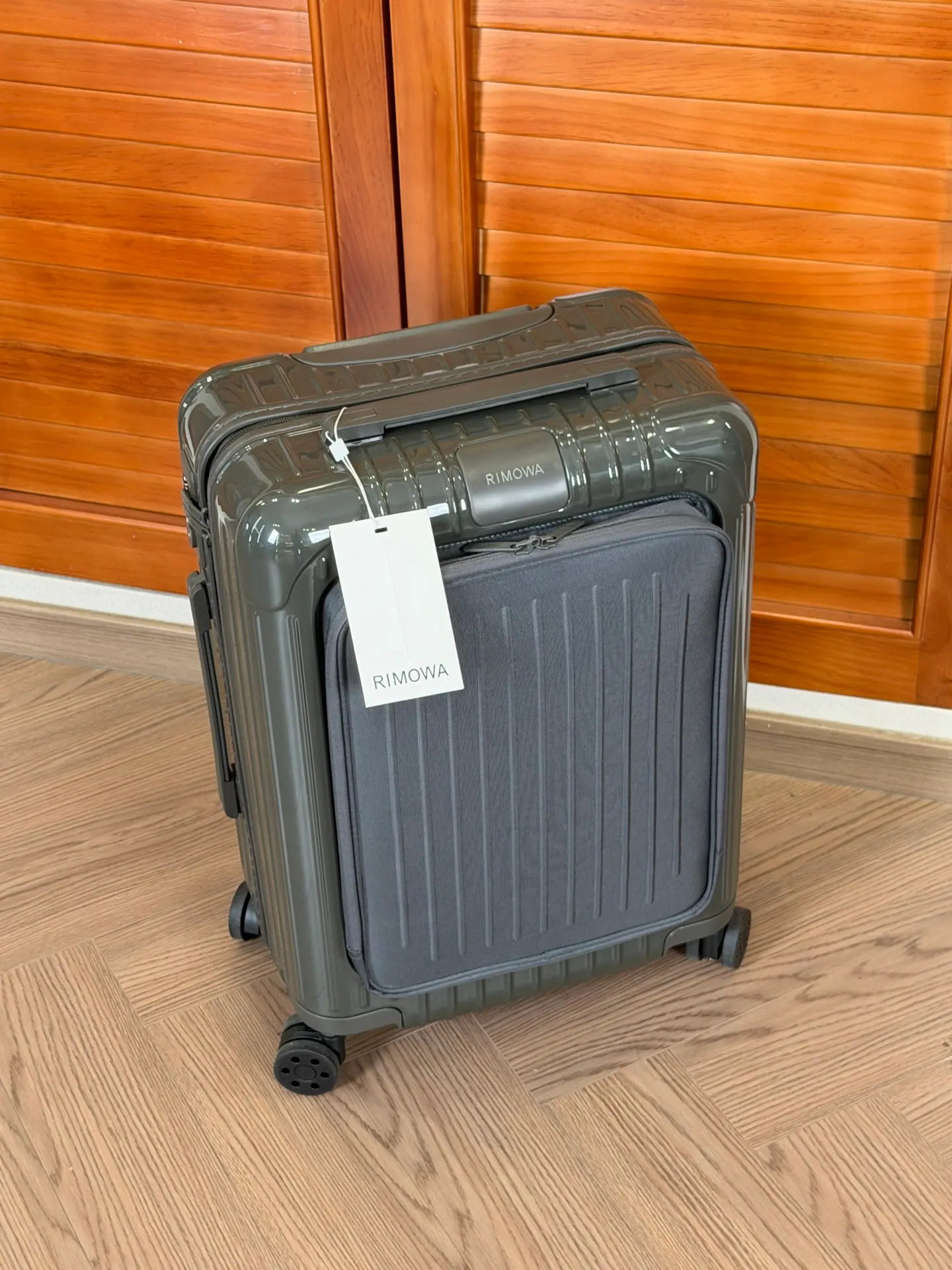 Rimowa Essential Sleeve Cabin 55X39X23cm