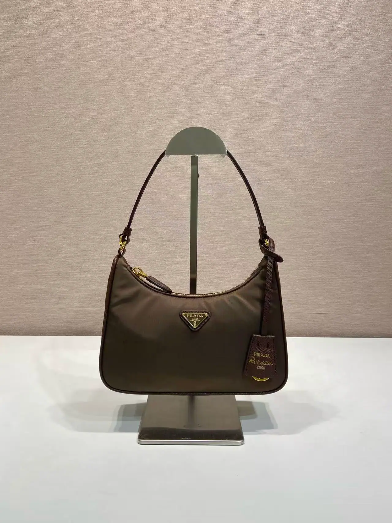 普拉达 Tessuto 尼龙迷你 Hobo 包 1N204M 22x18x6cm