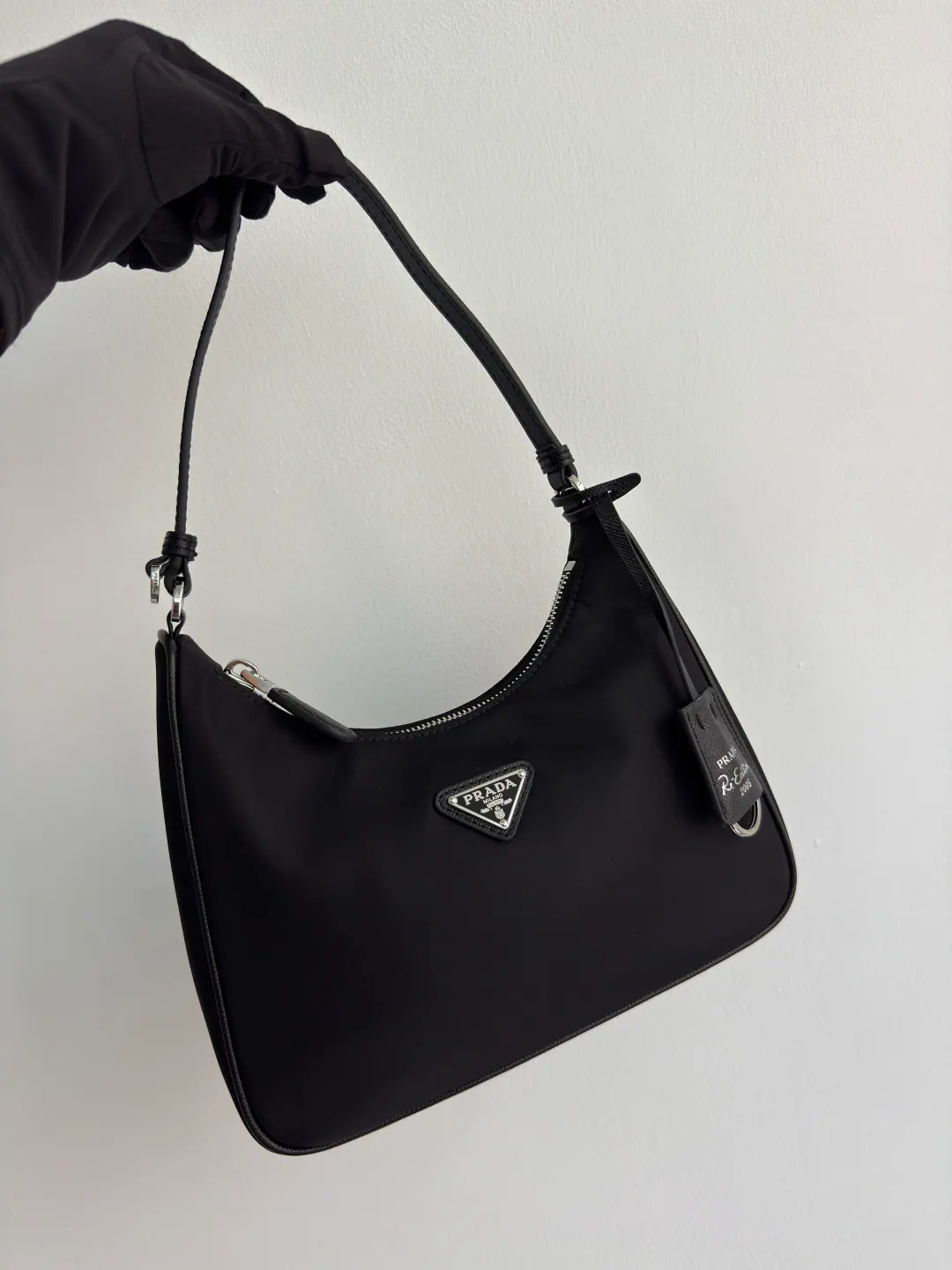 Prada Tessuto 尼龙迷你水桶包 1N204M 22x18x6cm