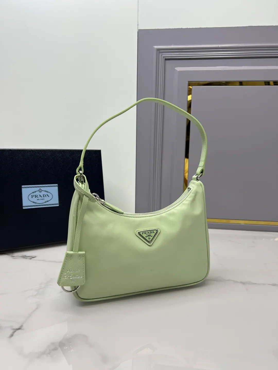 Prada Tessuto 尼龙迷你 Hobo 包 1N204M 22x18x6cm
