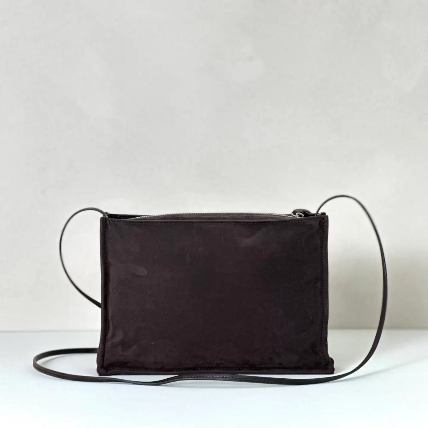 The Row 斜挎包 麂皮 23.5cmX16cmX5.5cm
