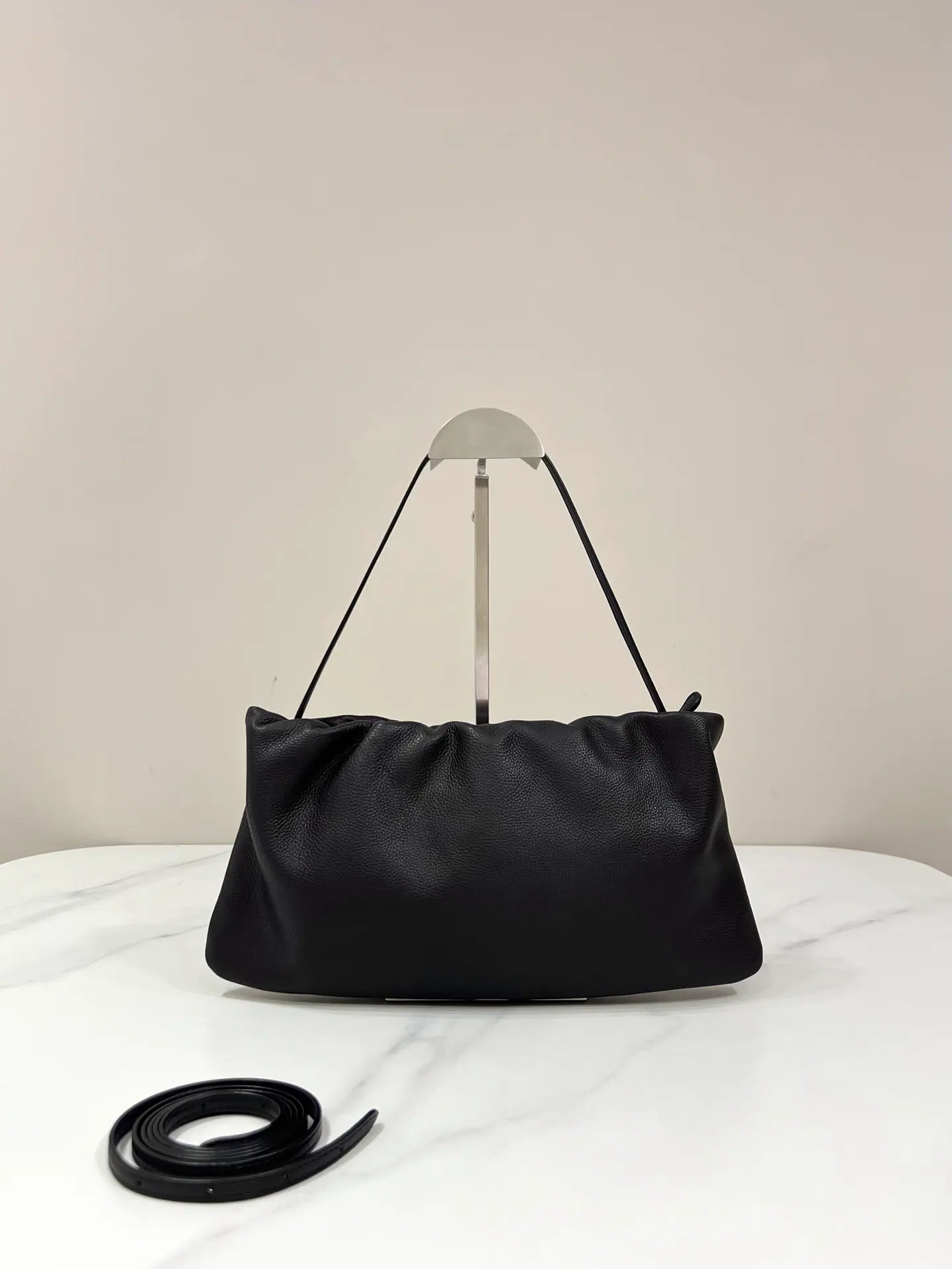 THE ROW XL 布尔斯皮革单肩包 34*13*18