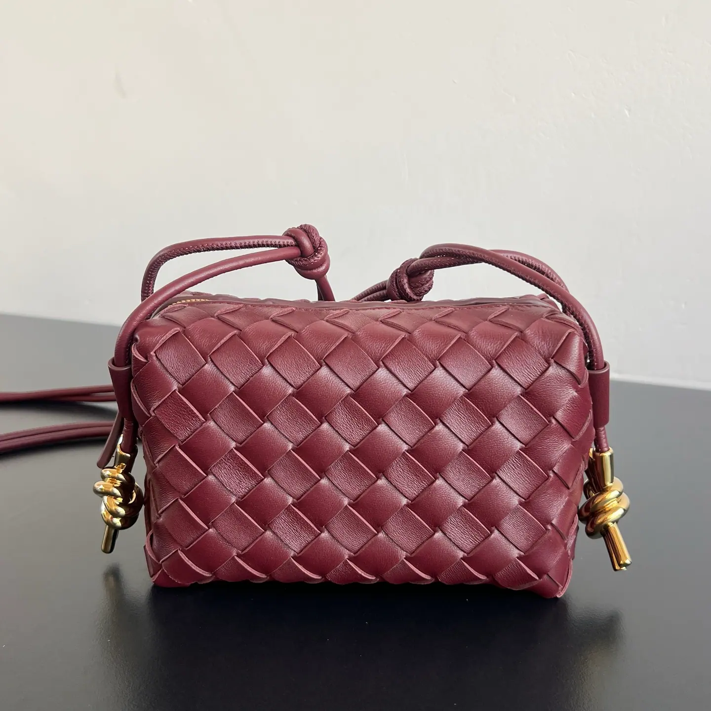 Bottega Veneta 迷你 Loop 相机包 736125