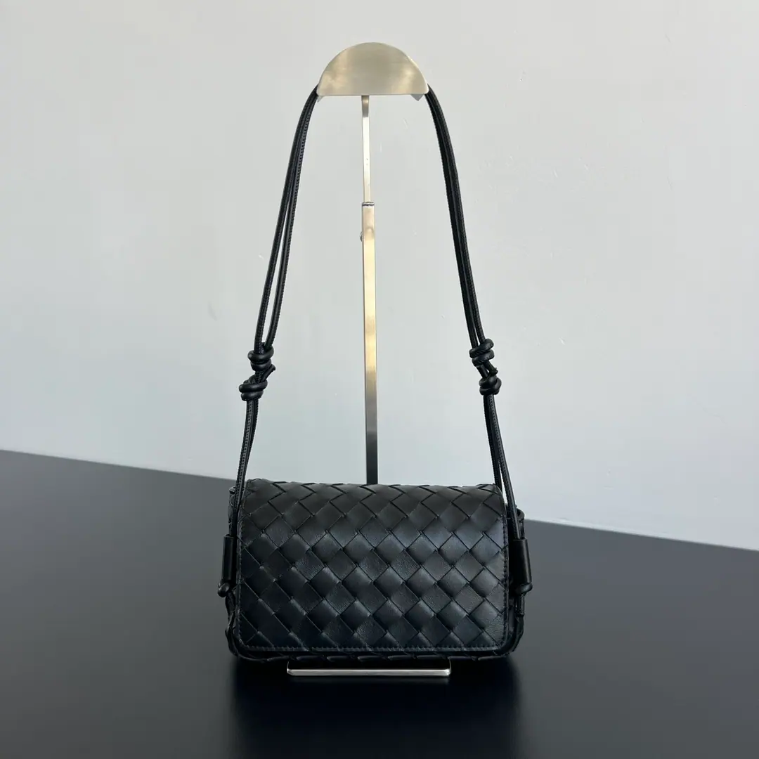 Bottega Veneta Notturno 843893 21x11x9cm