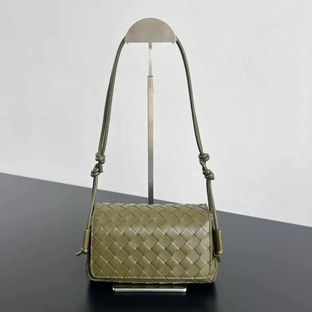 Bottega Veneta Notturno 843893 21x11x9cm