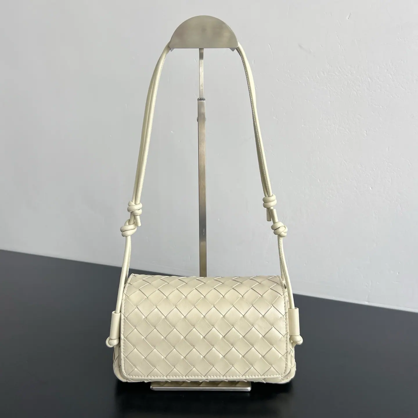 Bottega Veneta Notturno 843893 21x11x9cm