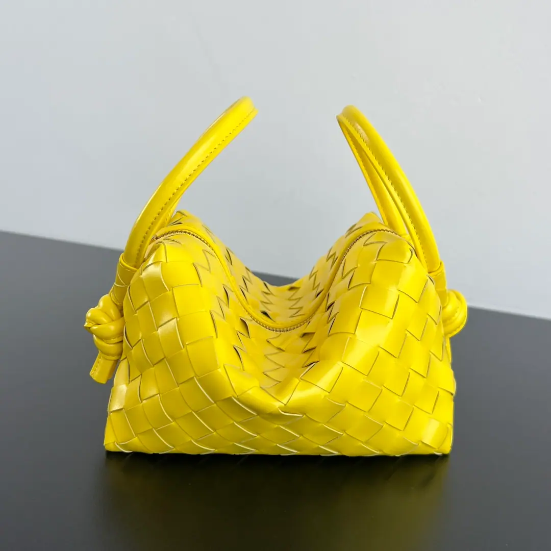 Bottega Veneta Loop 小号斜挎包 796615 19X12X9cm
