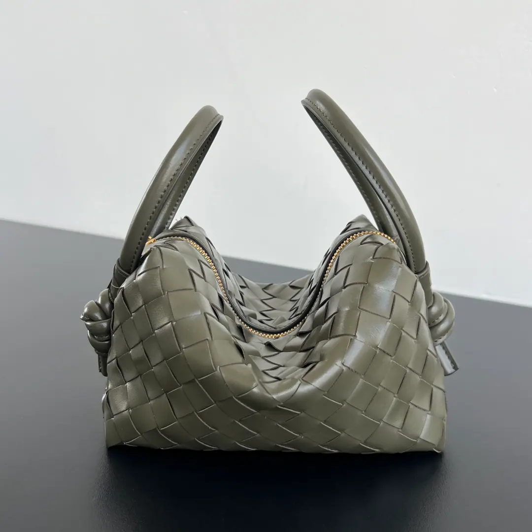 Bottega Veneta Loop 小號斜背包 796615 19X12X9cm