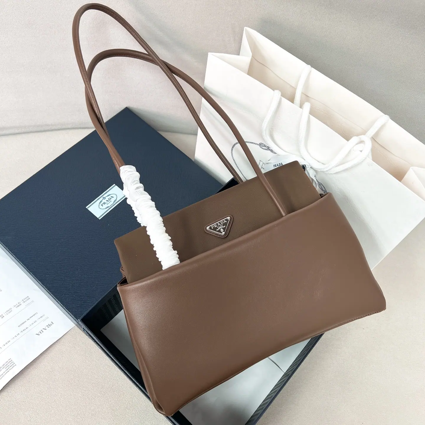 Prada Re-Nylon 翻盖邮差中号包 1BA495 28x14.5x12cm