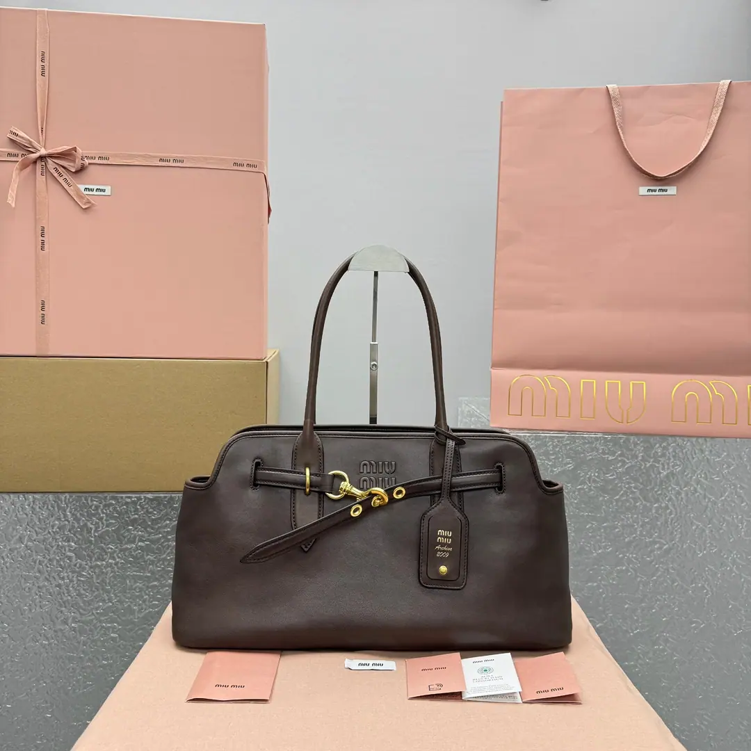 Miu Miu Aventure 麂皮包 44.5 x 24 x 14cm