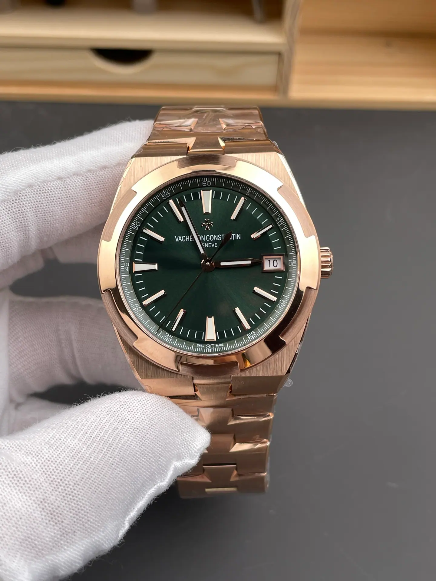 8F|Cal.5100 机芯|41mm|江诗丹顿 Overseas 4500V