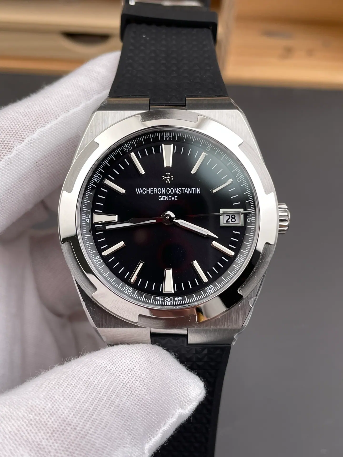 8F|Cal.5100 机芯|41mm|江诗丹顿 Overseas 4500V