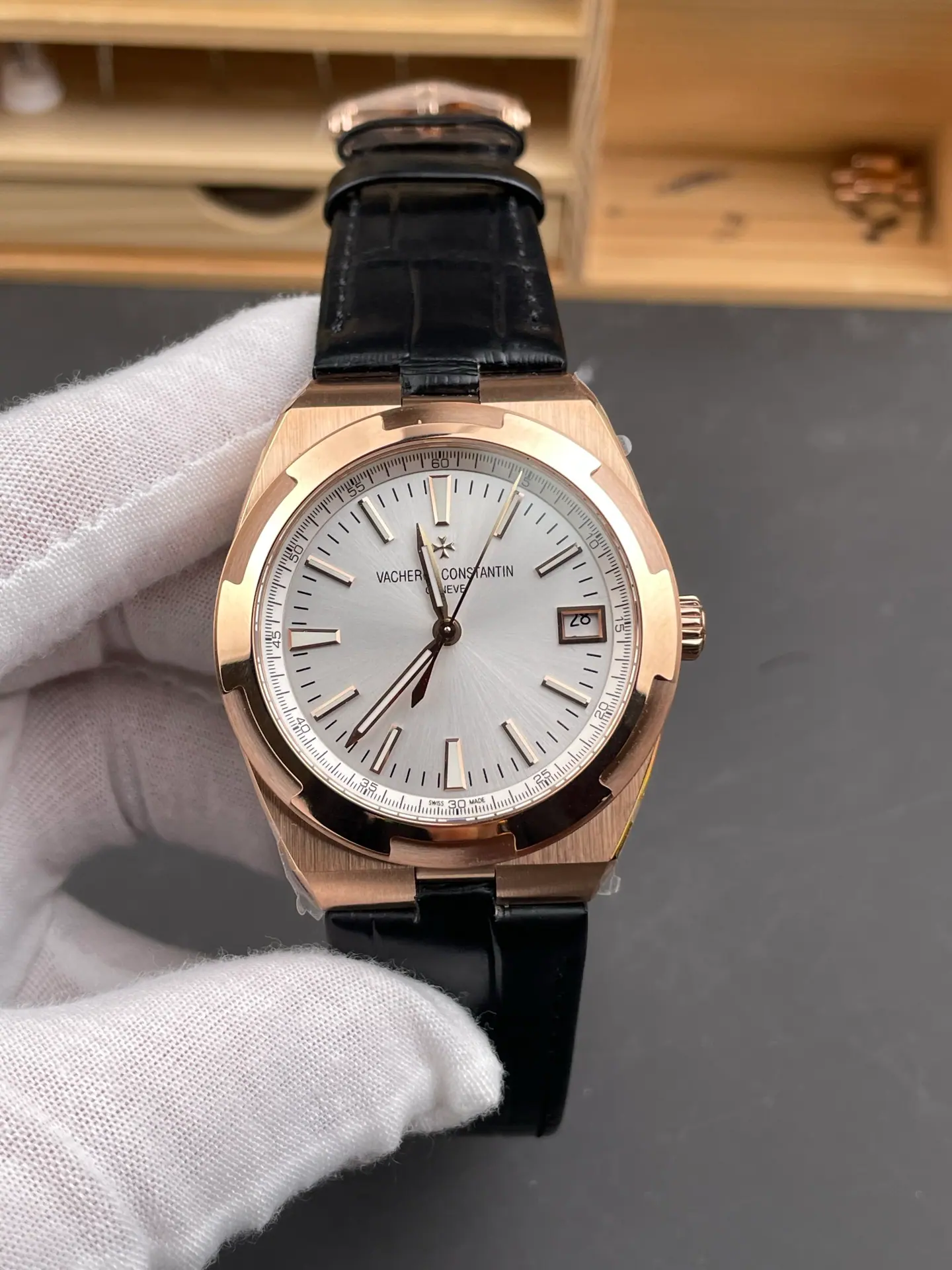 8F|Cal.5100 机芯|41mm|江诗丹顿 Overseas 4500V