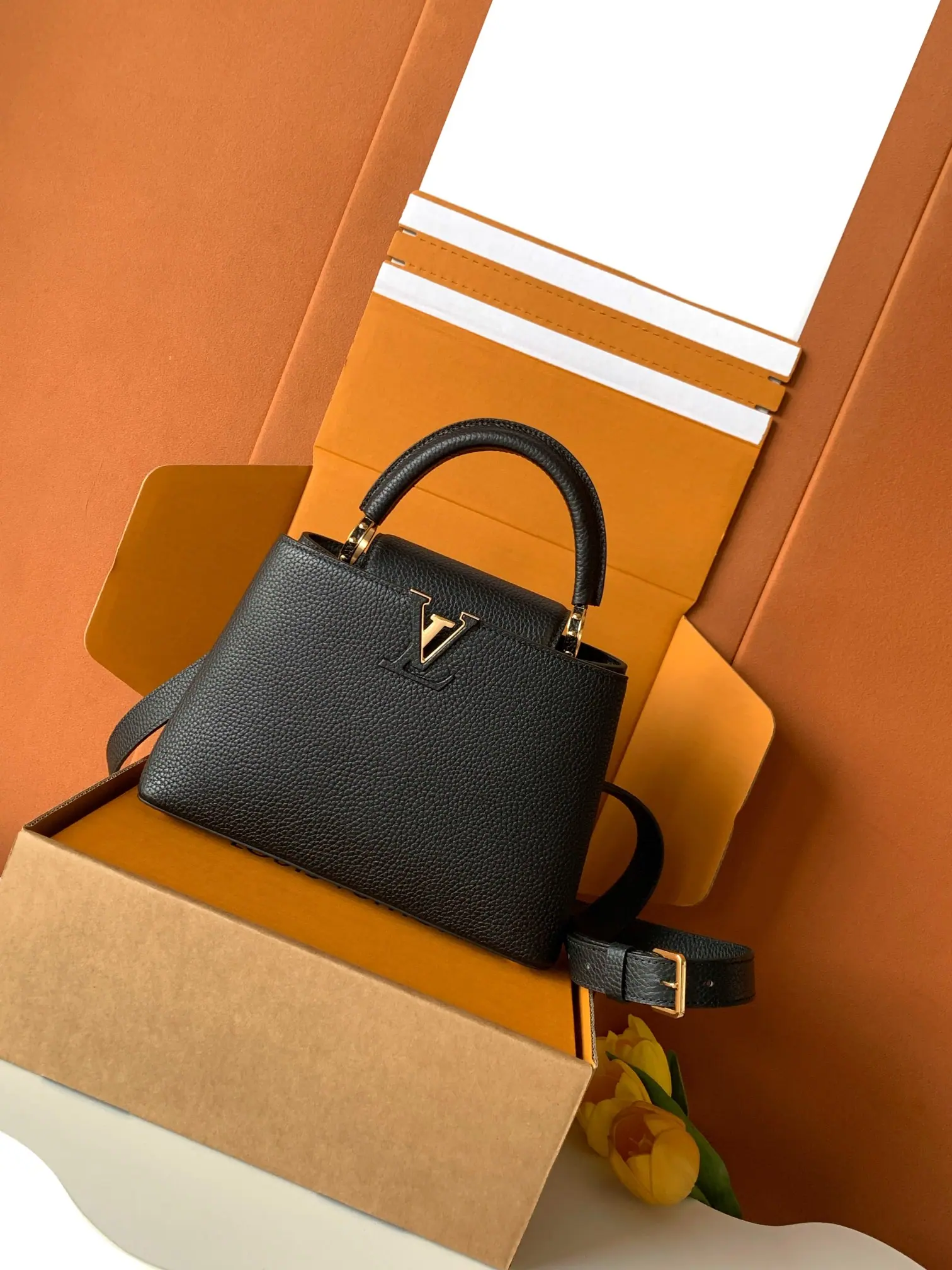 M24728 Capucines BB 27 x 17.3 x 9 cm
