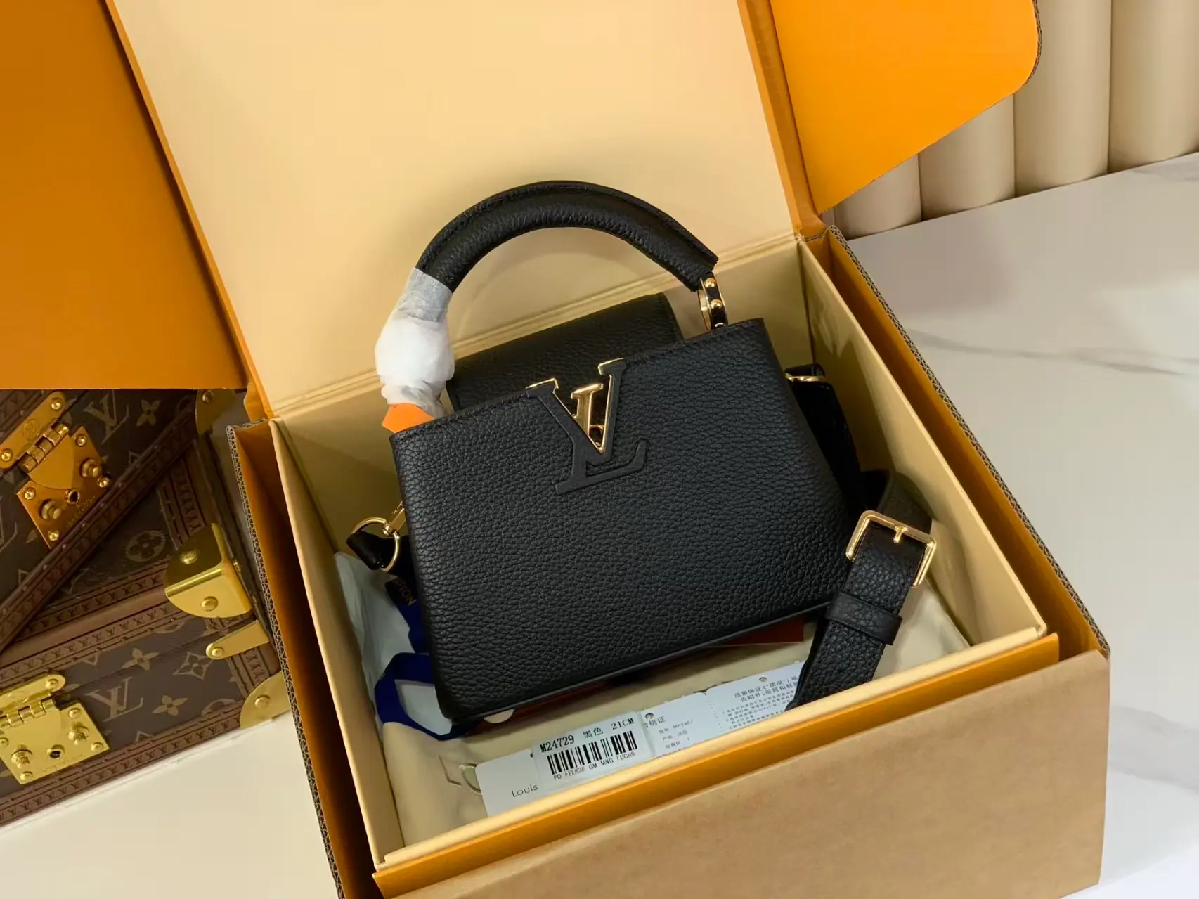 M56071 Capucines Mini 21.0 x 14.0 x 8.0 cm