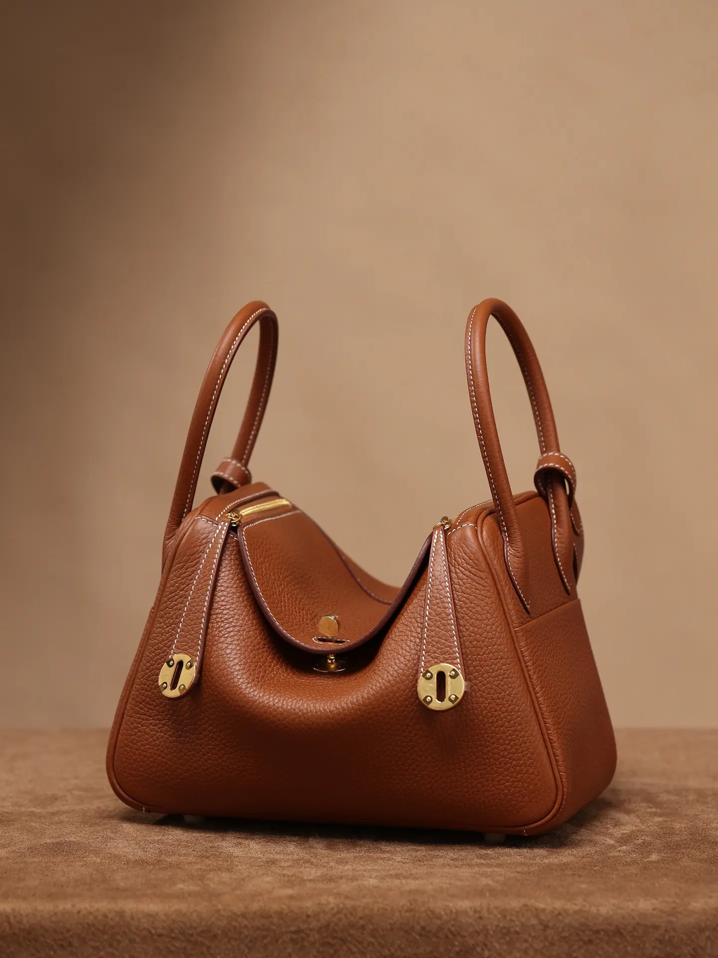 M9 Herme* Lindy 26cm Clemence皮革