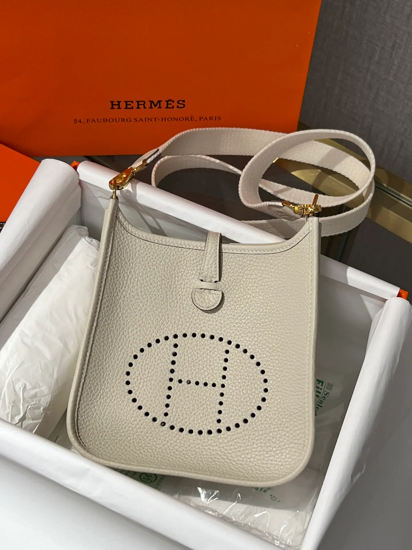 M9 Herme* Evelyne 16 包