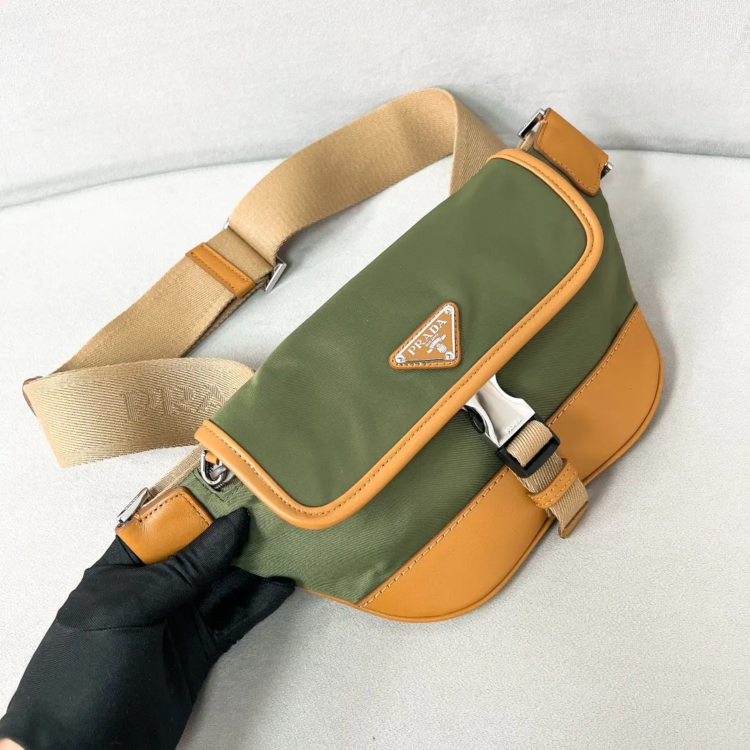 25SS Prada Re-Nylon 与 Saffiano 皮革单肩斜挎包 2VH176 18x15x5cm
