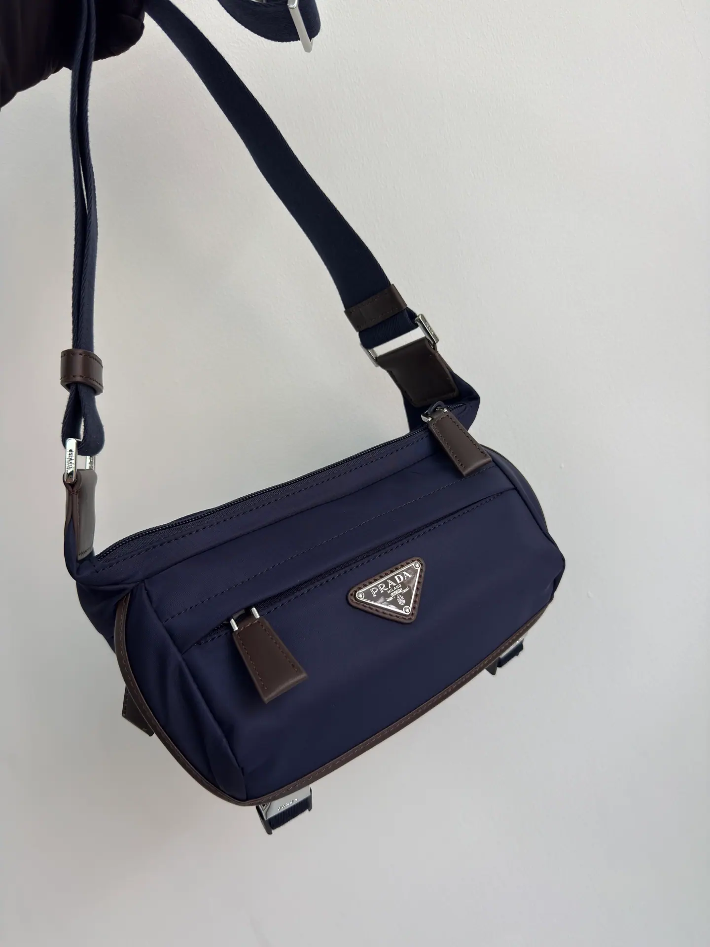 Prada RE-NYLON 斜挎包 2VH171 20x13x9cm