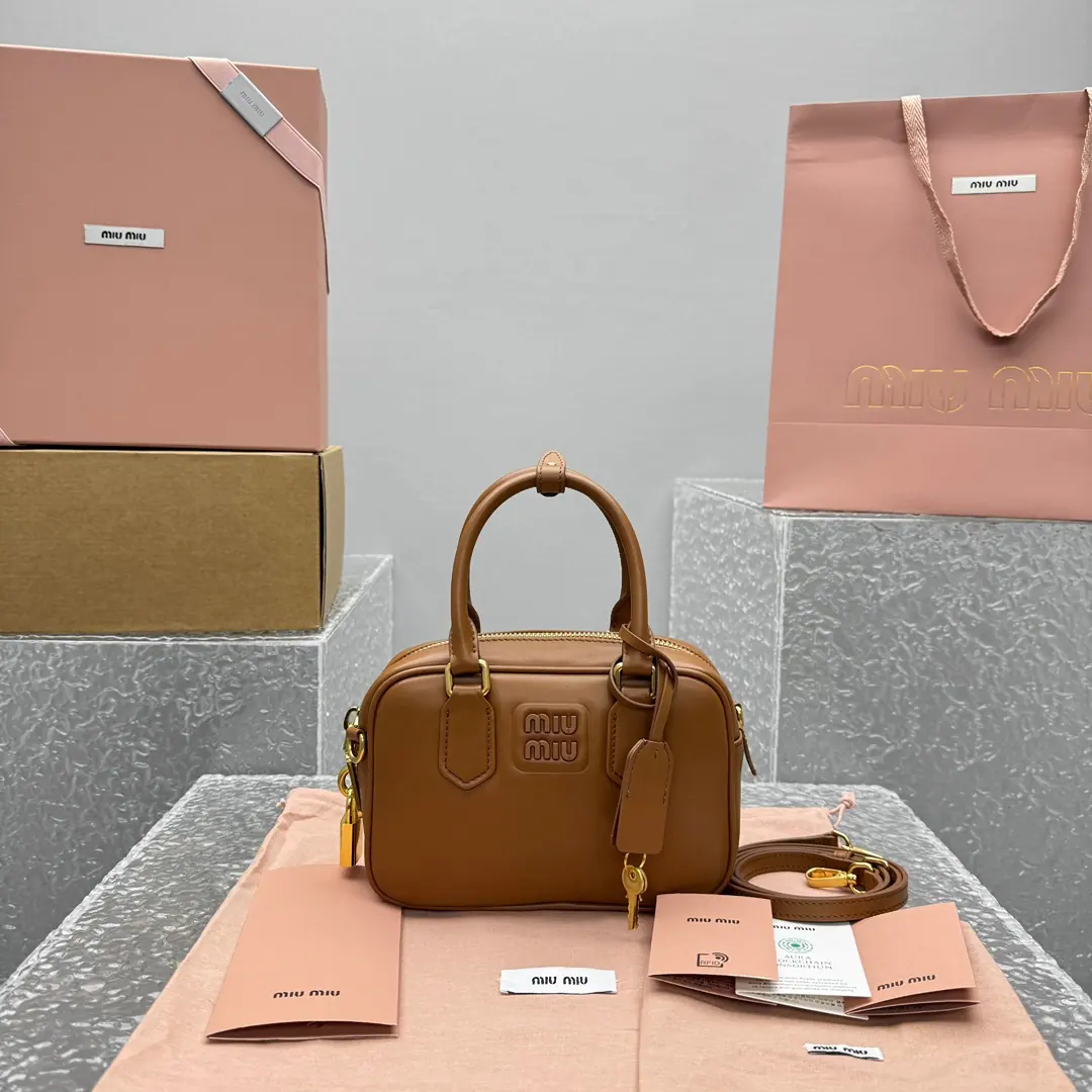 Miu Miu Arcadie 小号皮革托特包 19 x 13 x 6 cm