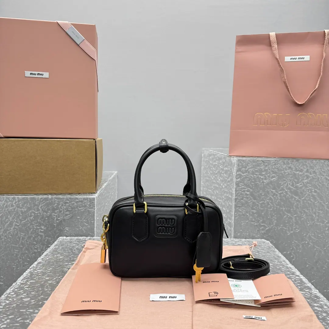 Miu Miu Arcadie 小号皮革托特包 19 x 13 x 6 cm