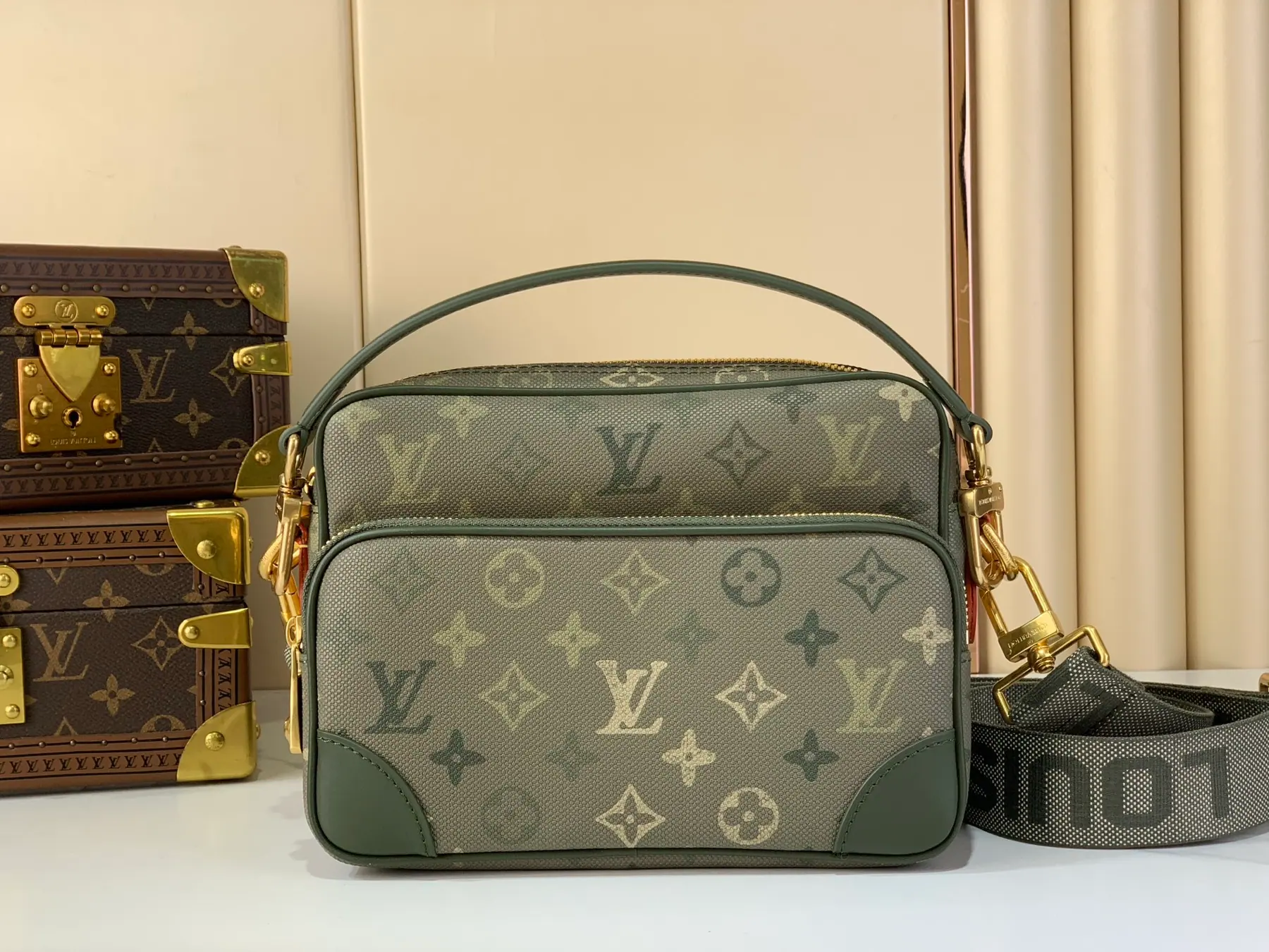 M27095 NIL Monogram Surplus 手袋 25 x 17.5 x 11cm