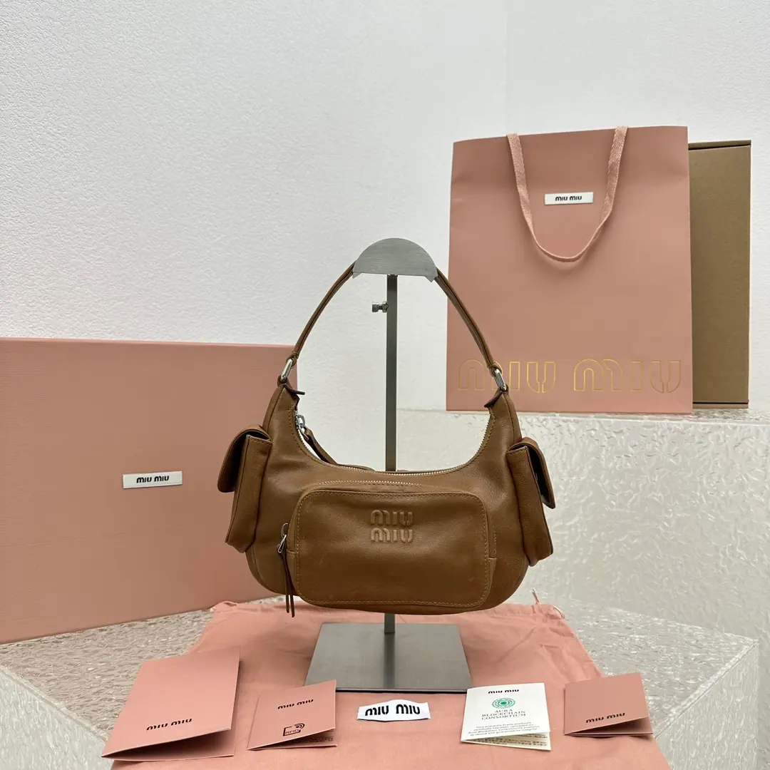 MIUMIU 缪缪 口袋包 5BC146 21x6 x 12cm