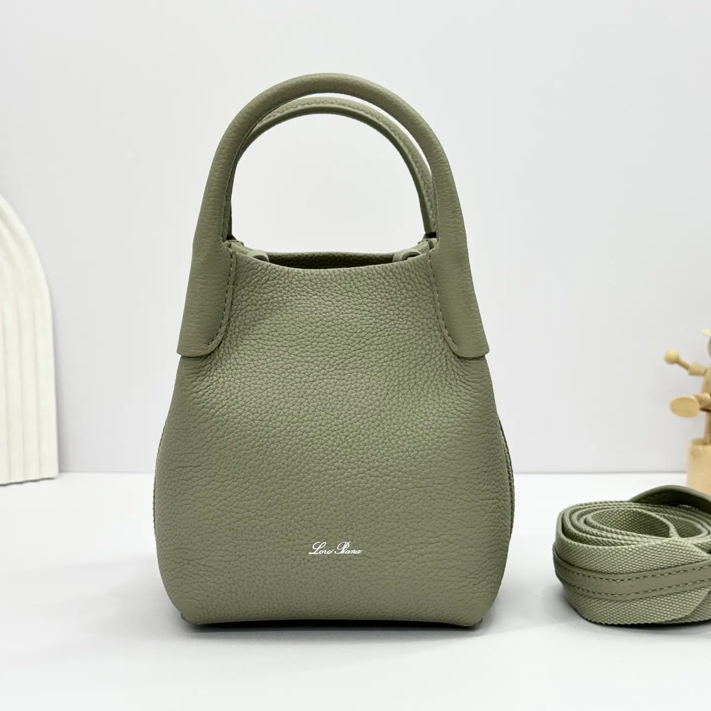 Loro Piana Micro Bale 包 13 x 13 x 16 cm
