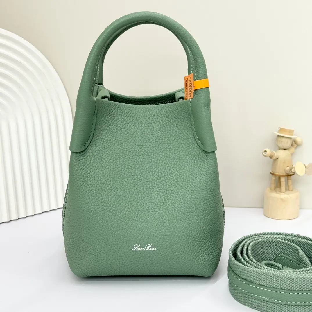 Loro Piana Micro Bale 包 13 X 13 X 16cm