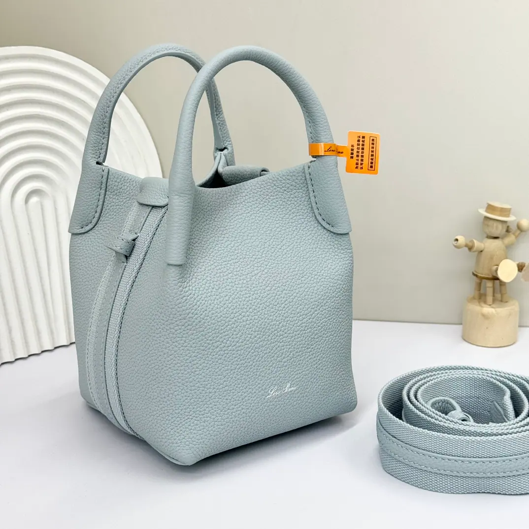Loro Piana Micro Bale 包 13 x 13 x 16cm