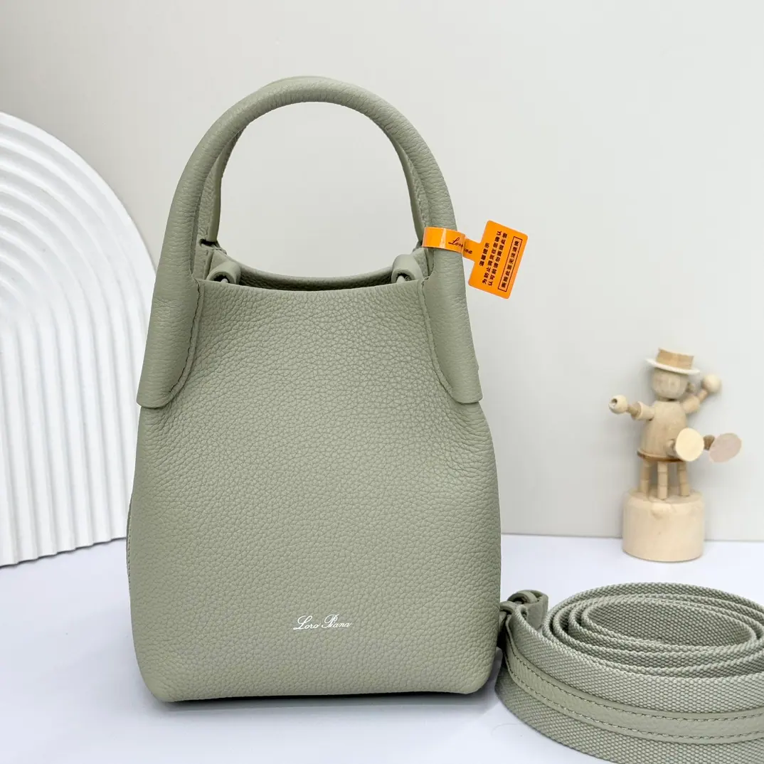Loro Piana Micro Bale 包 13 x 13 x 16 cm