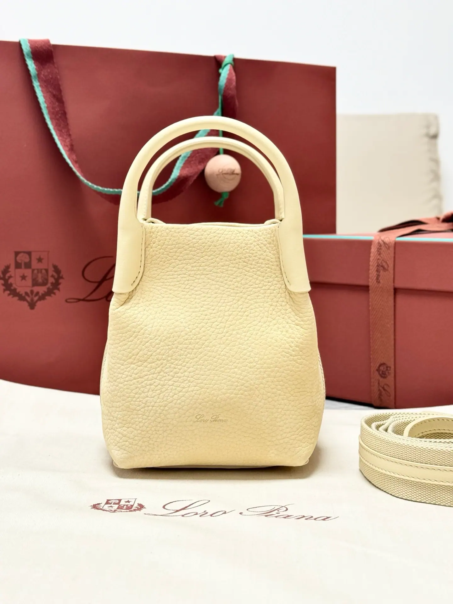 Loro Piana Micro Bale 包 13 x 13 x 16cm