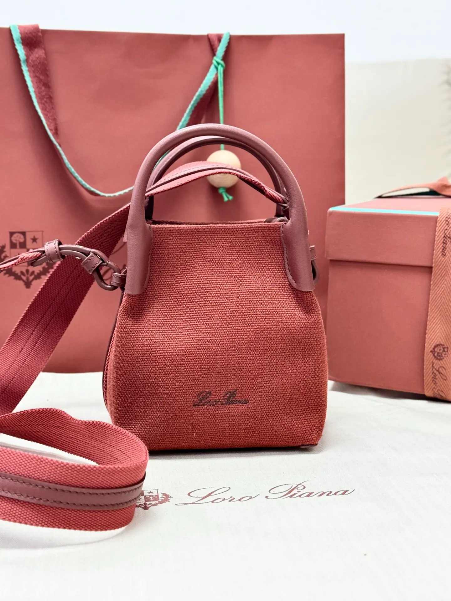 Loro Piana Micro Bale包 13 x 13 x 16cm