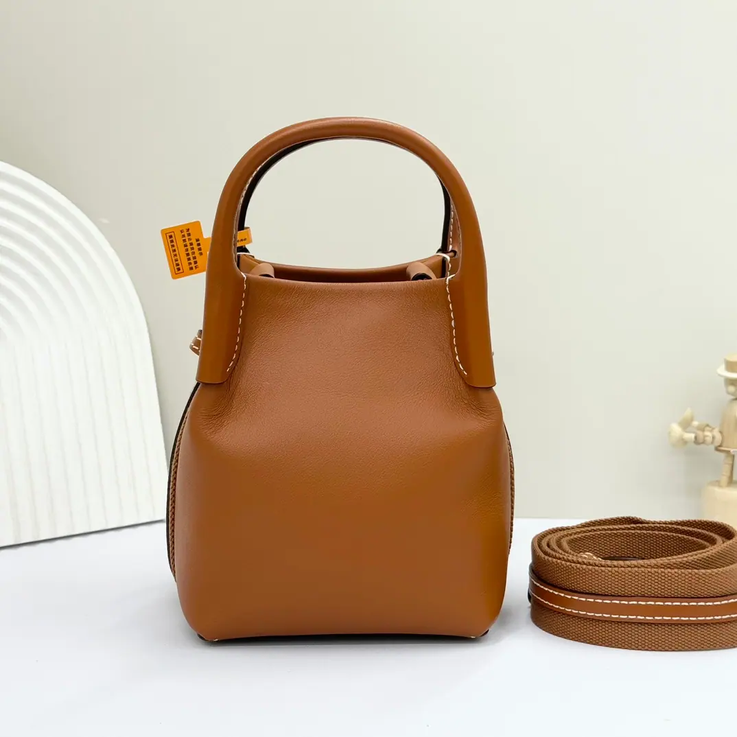 Loro Piana Micro Bale 包 13 x 13 x 16cm