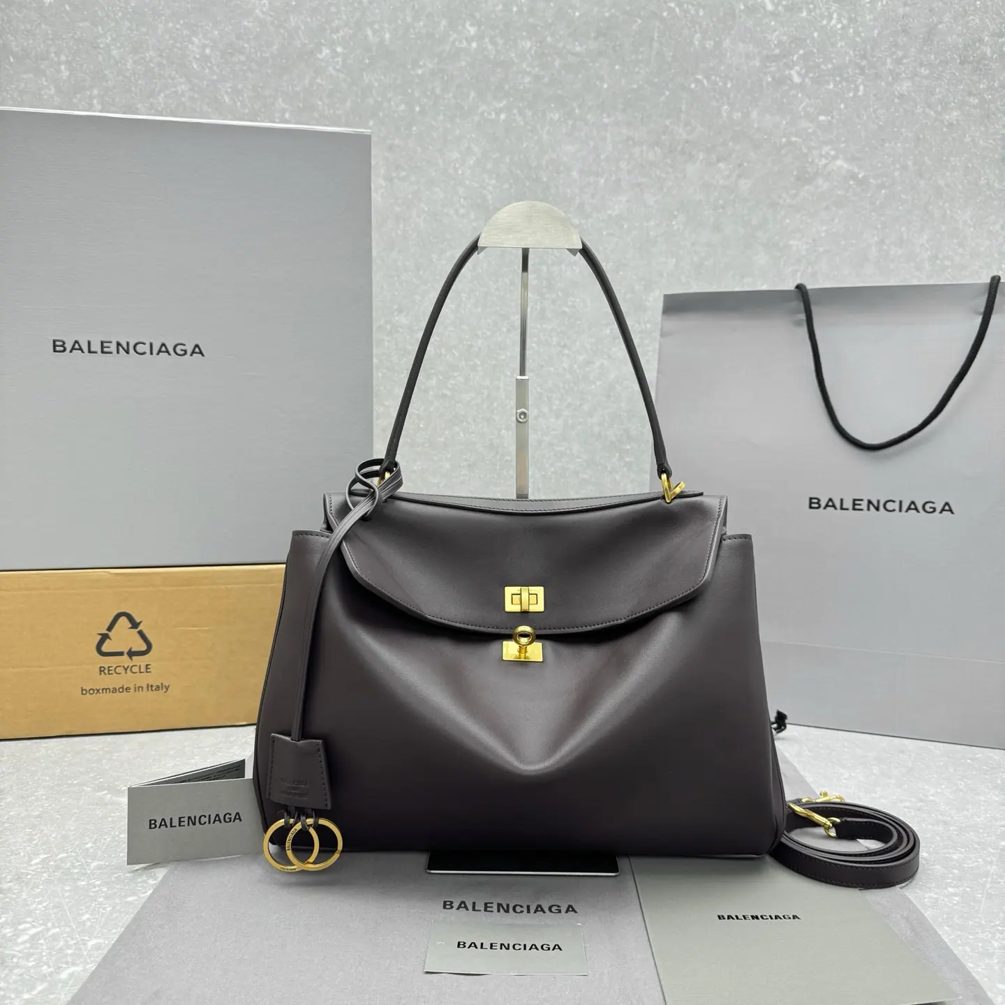 Balenciaga Rodeo 中号 35x23.3x10.9cm