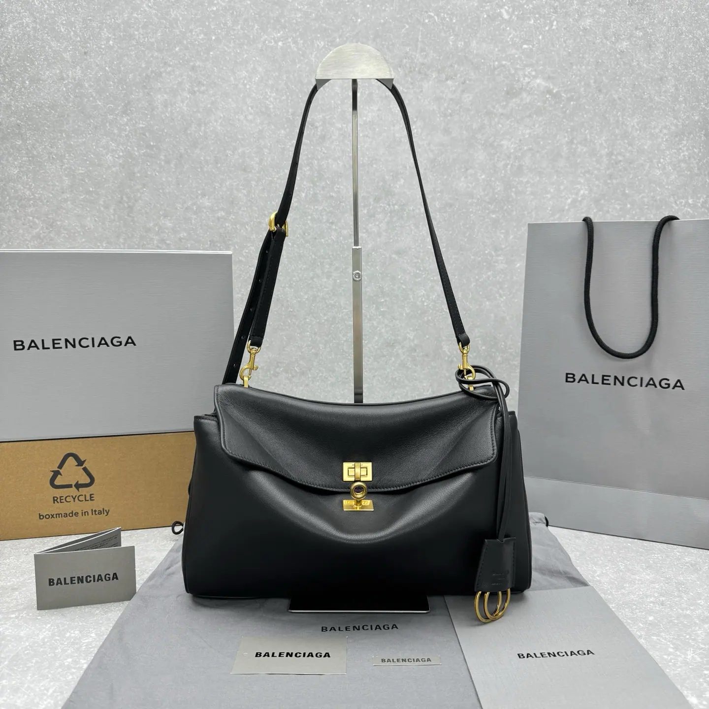 Balenciaga Rodeo 单肩包 8217872 32x20x7cm