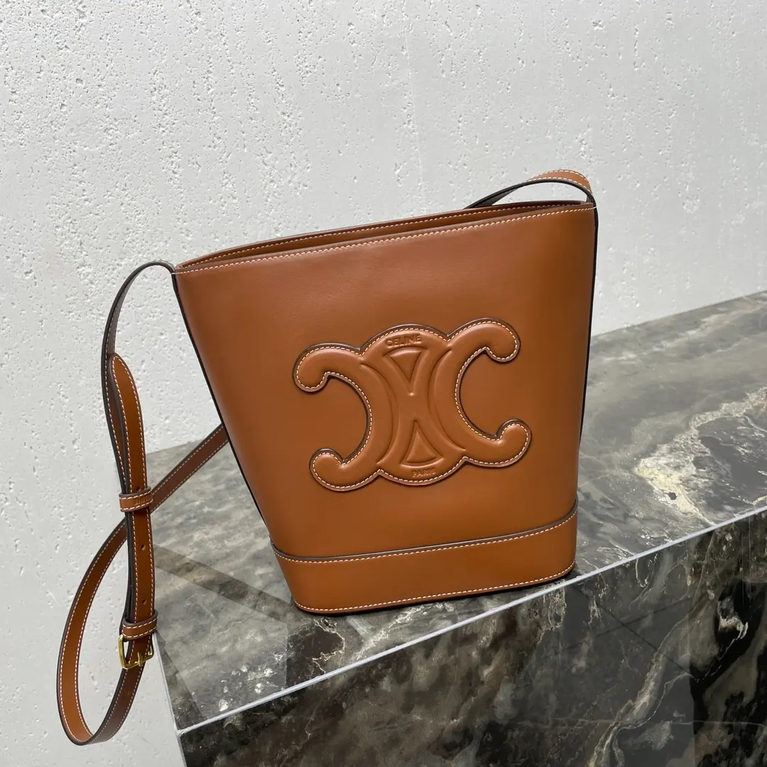 思琳 Cuir Triomphe 小号水桶包 113783DU3 30 x 22 x 13cm