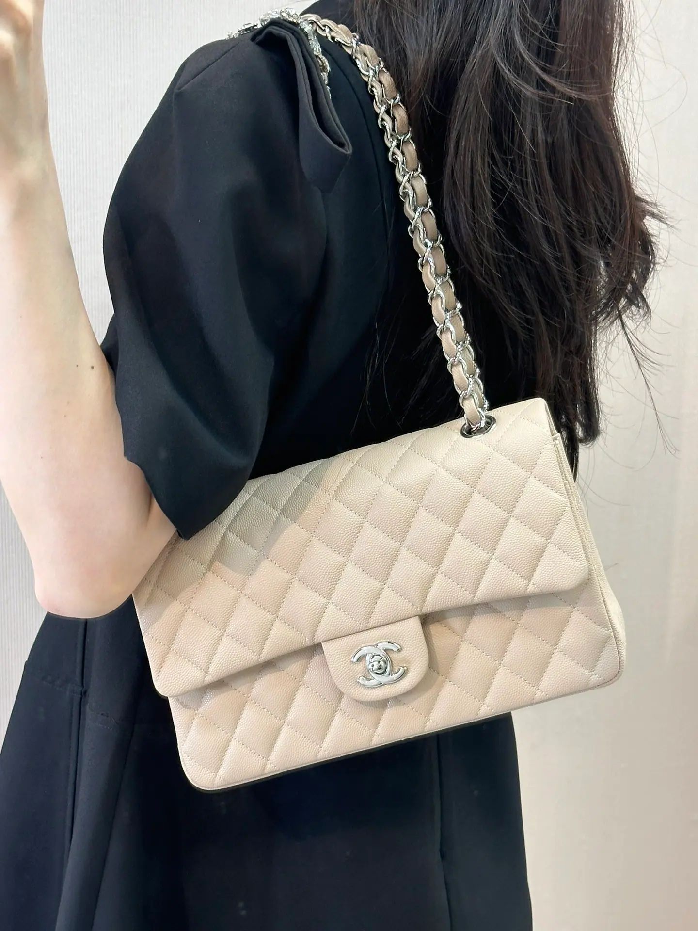 ƆC 经典鱼子酱翻盖包 中号 25cm 112