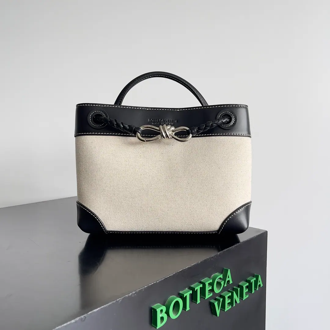 Bottega Veneta 小号 Andiamo 托特包 791594 25*22*10.5cm