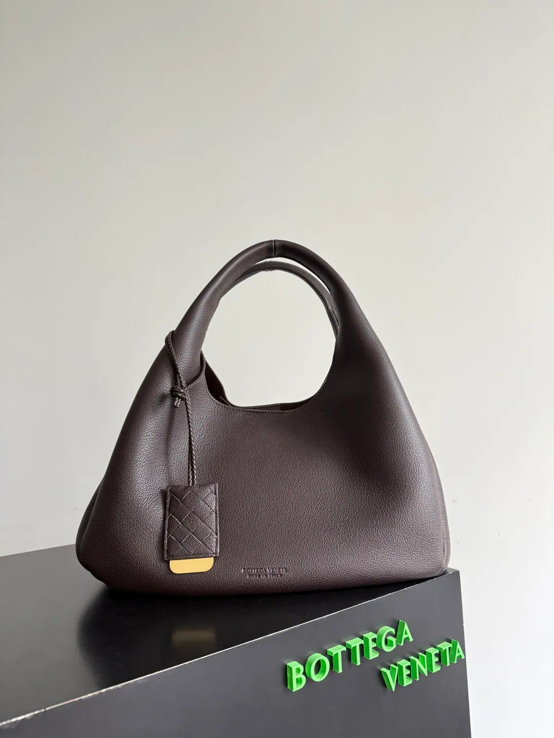 Bottega Veneta Campana 大号档案廓形单肩包 844251 39*24*18.5cm