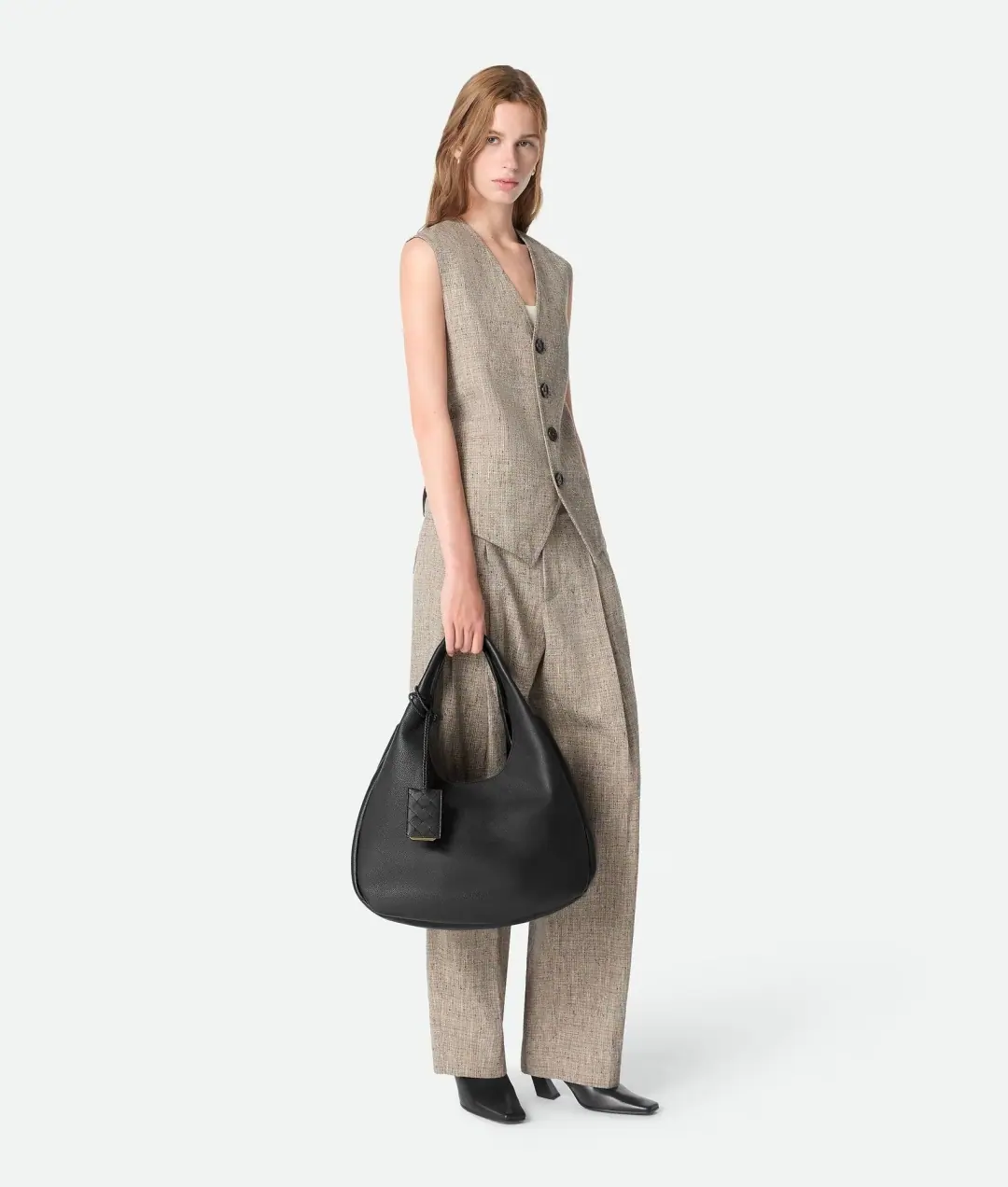 Bottega Veneta Campana 大号档案廓形单肩包 844251 39*24*18.5cm