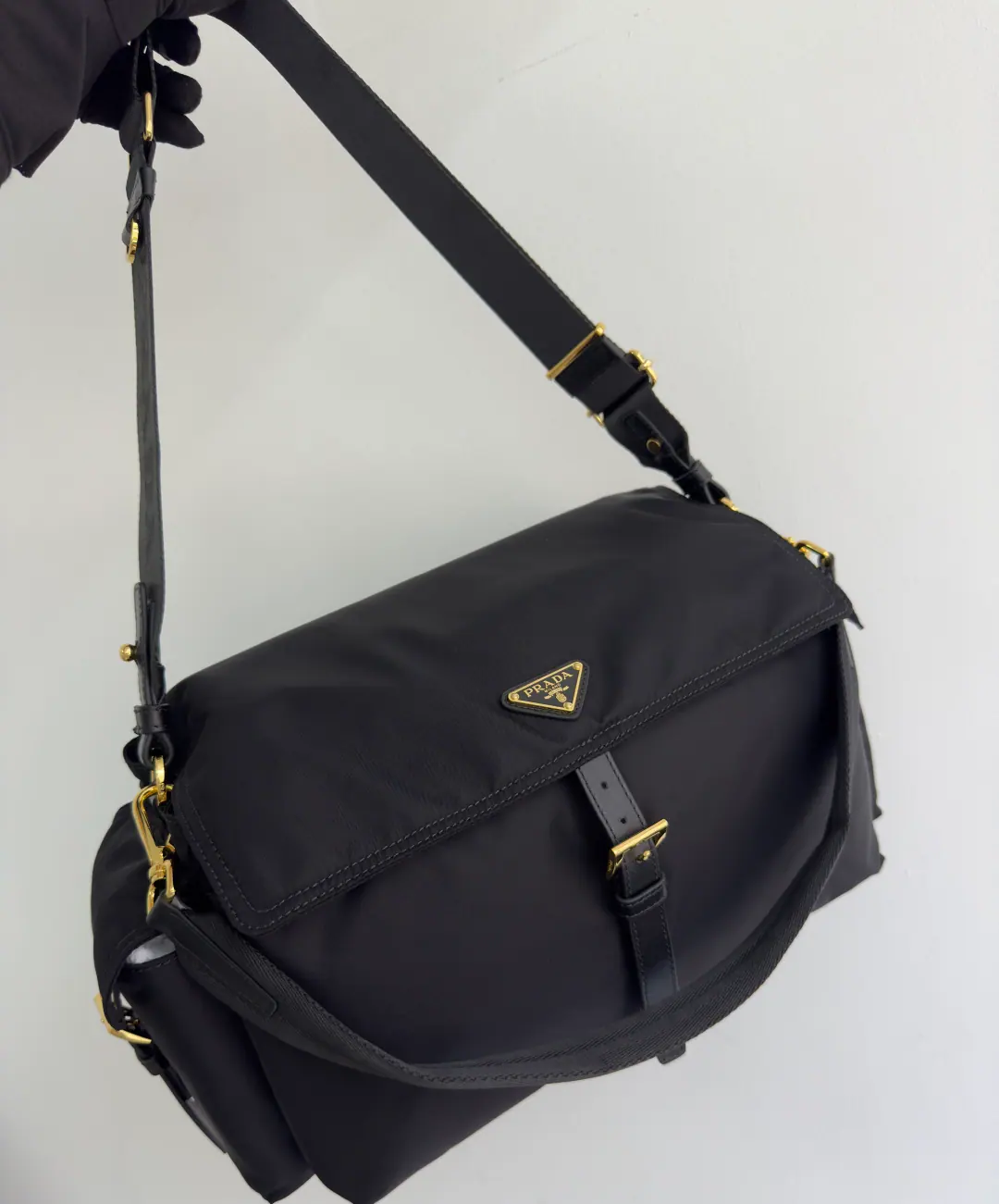 普拉达 25FW Explore 大号再生尼龙单肩包 1BD391 37.5*19*12cm