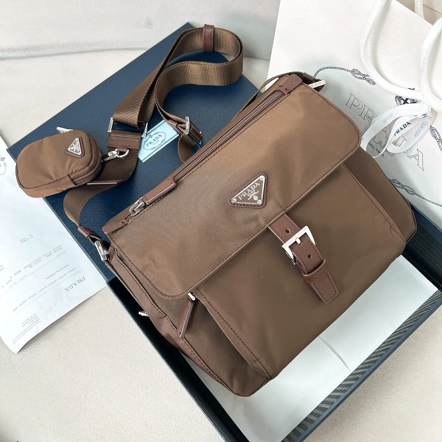 Prada Re-Nylon 单肩包 1BD994 25X22X10cm