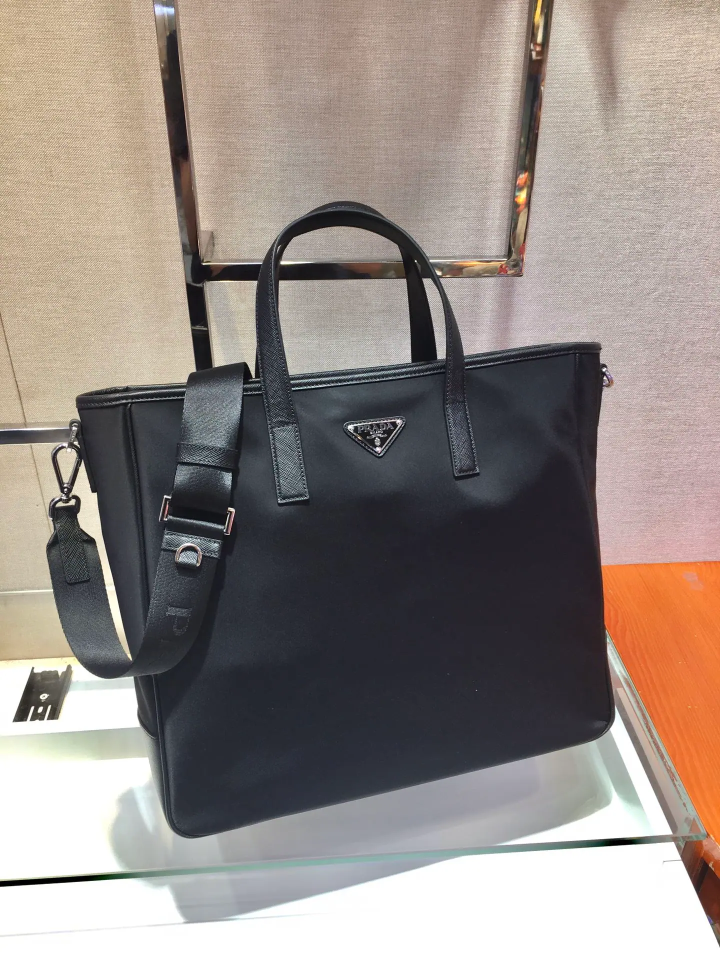 普拉达 Re-Nylon 和 Saffiano 皮革托特包 2VG064 36x34x10cm