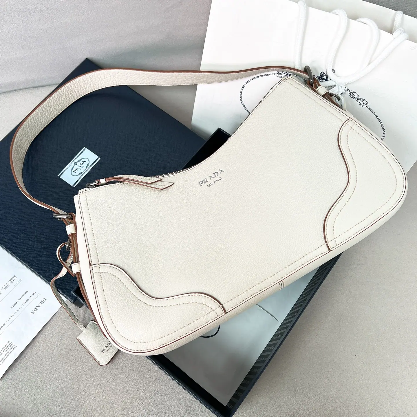 Prada Eme 大号皮革 1BC280 36*20*11cm