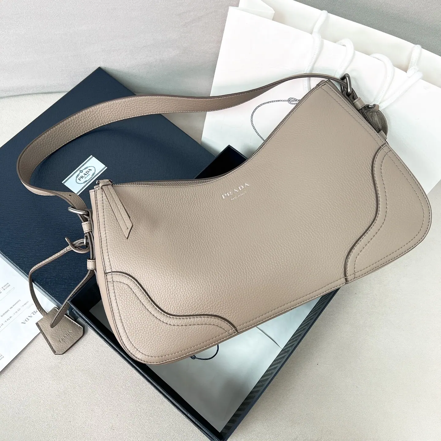 Prada Emme 大号皮革 1BC280 36*20*11cm