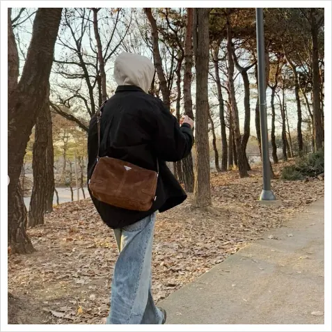 Prada 麂皮单肩包 2VH187 35*22*12cm