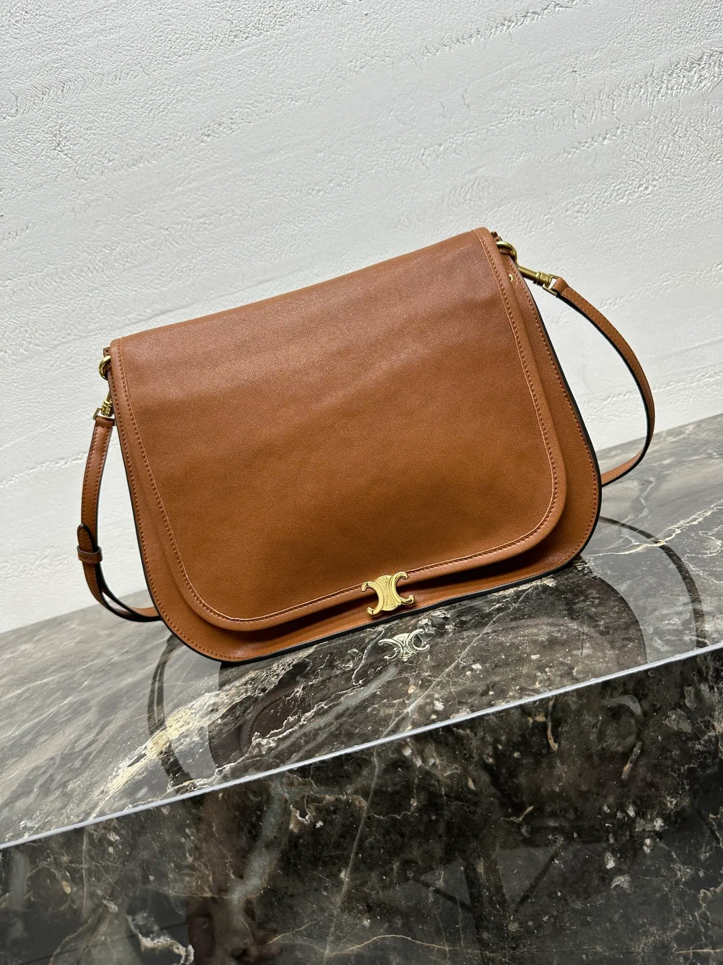 赛琳(CELINE)赛琳斜挎包 棕色单肩包 32 x 2 x 26cm