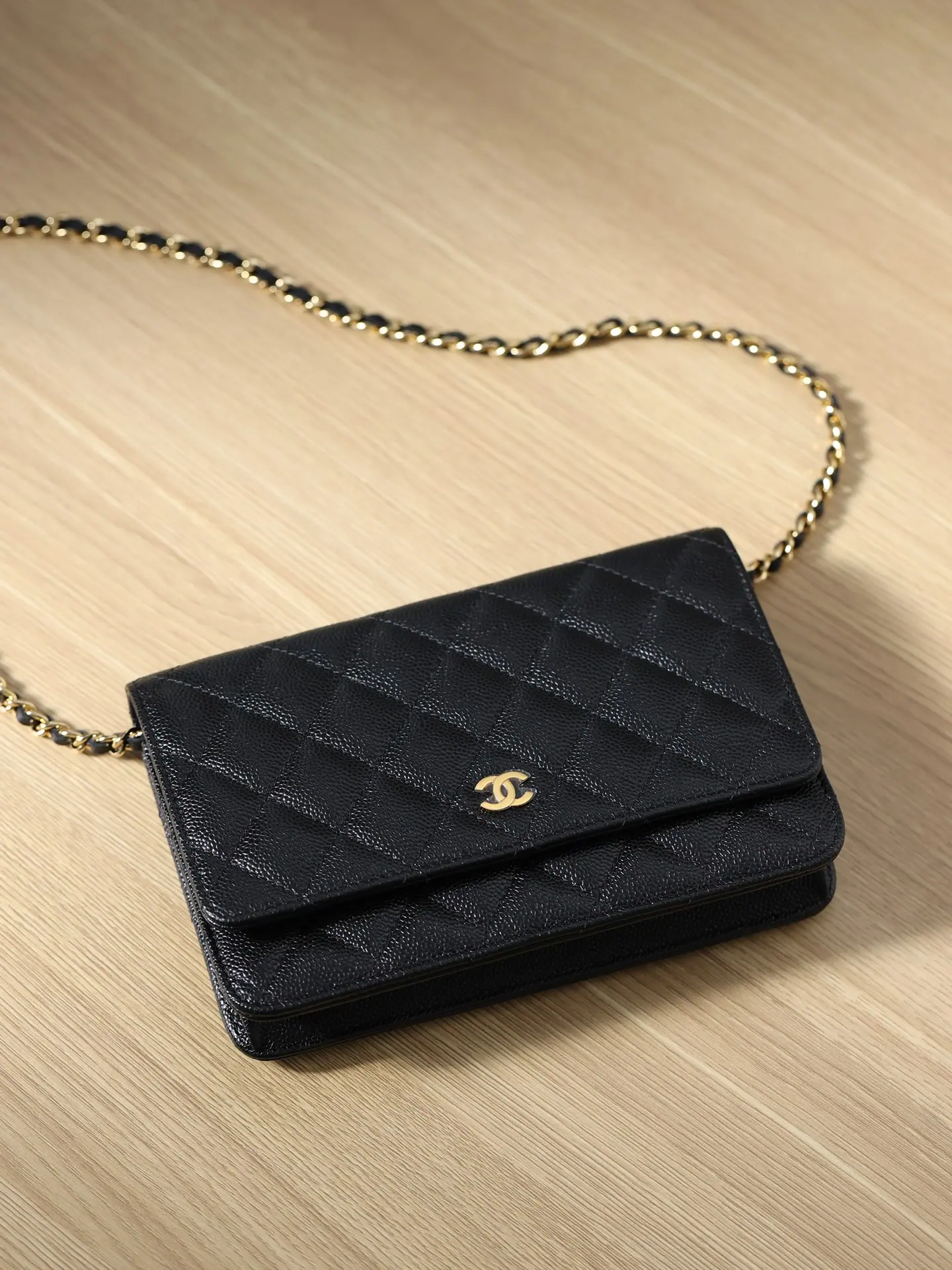 ƆC经典 WOC 链条钱包包 小牛皮 AP0250 12.3 x 19.2 x 3.5cm